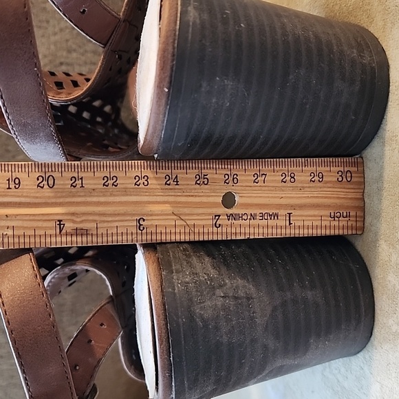 EASY STREET SANDALS Size 8.5 - Picture 8 of 8